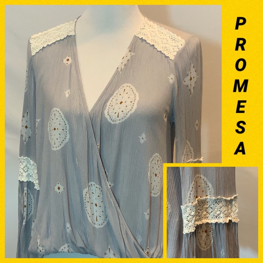 V Neck Drape Front lace detail blouse med Blue